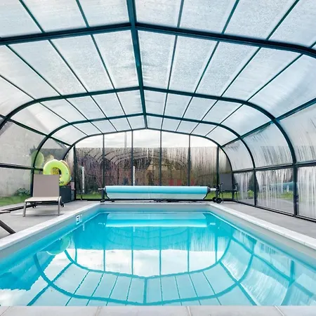 Charmante Maison Avec Piscine Holiday home *